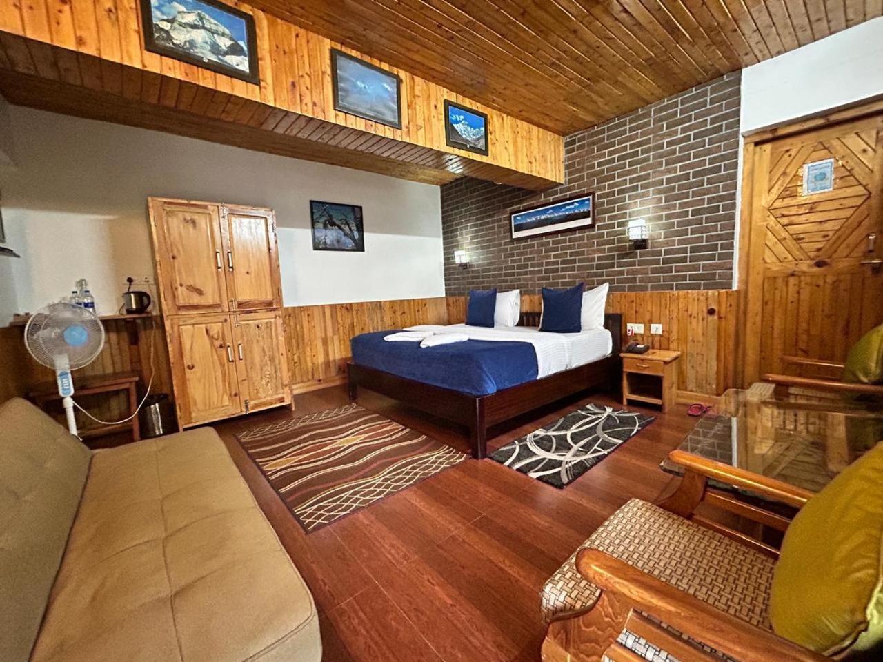 Kasar Himalaya Holiday Resort, Binsar Rd Almora Bagian luar foto