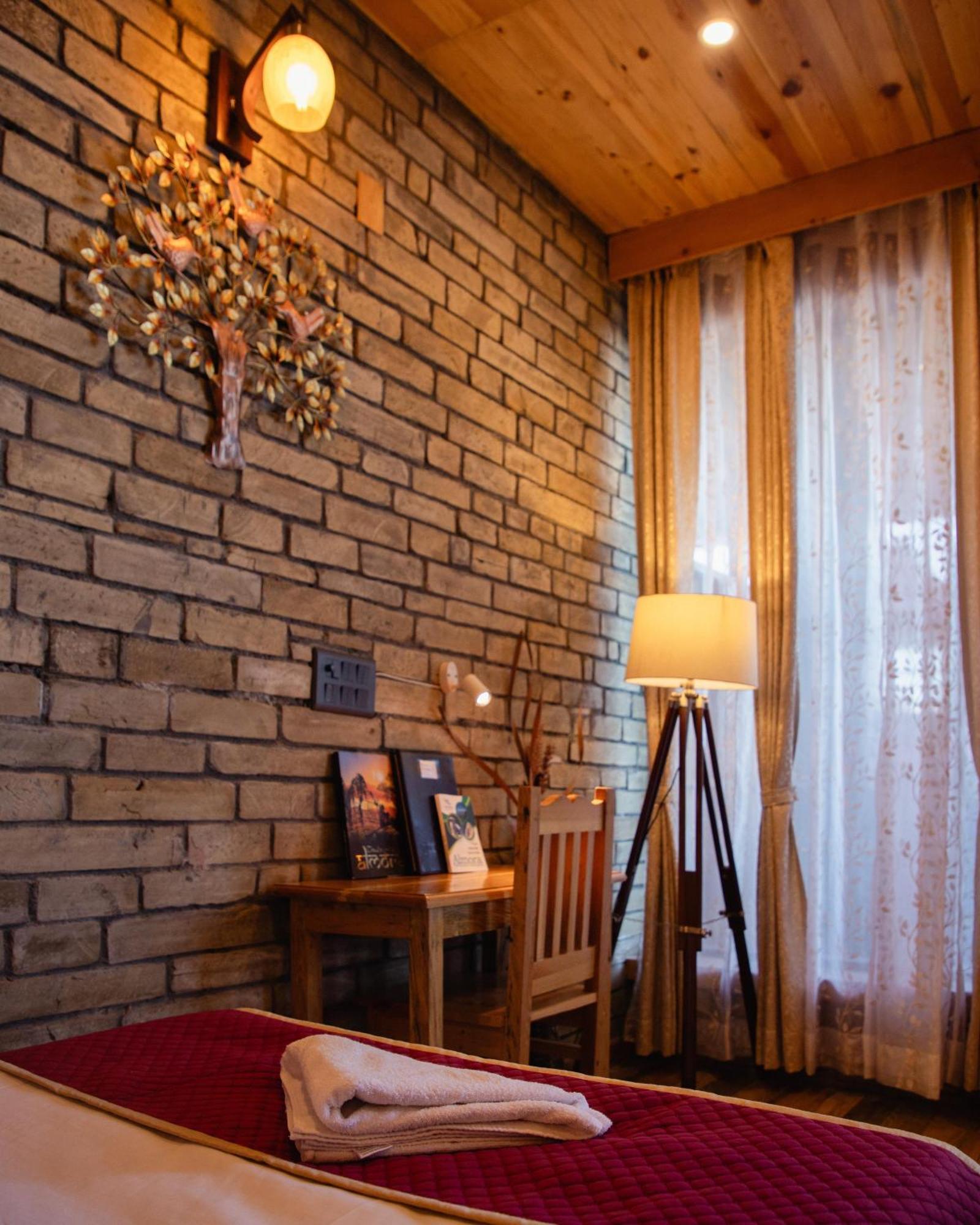 Kasar Himalaya Holiday Resort, Binsar Rd Almora Bagian luar foto